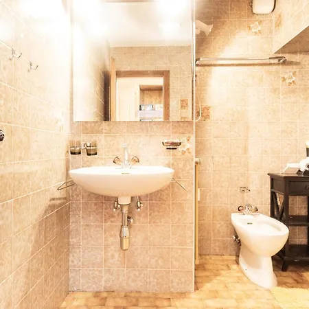 Central Studio With Free Swimming Pool Apartment